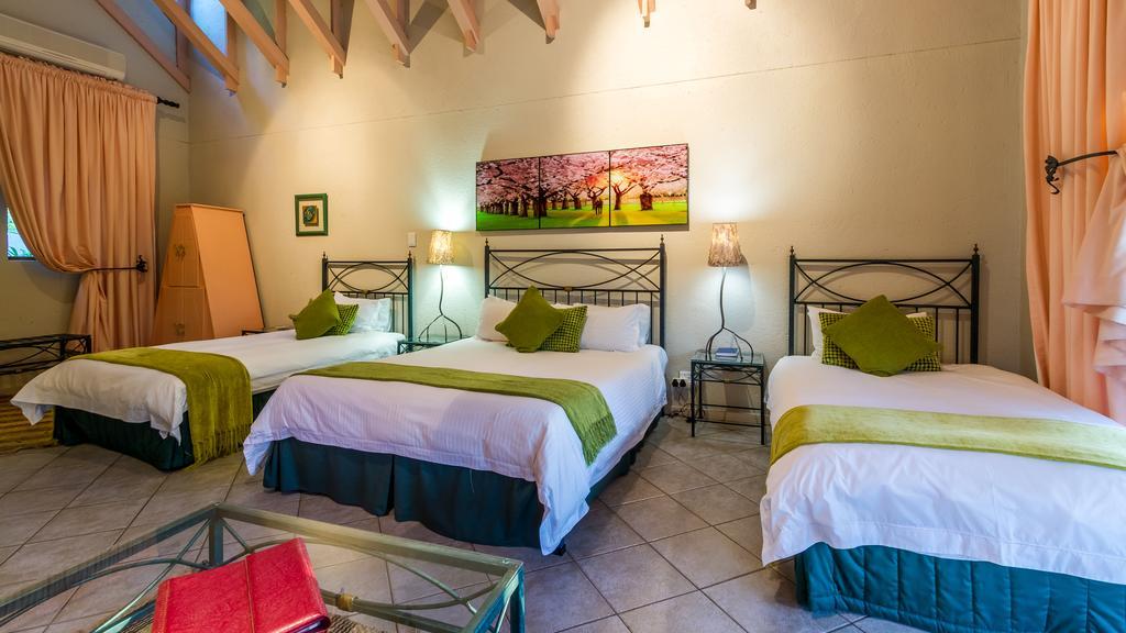 Joern'S Gaestehaus Mbombela Quarto foto