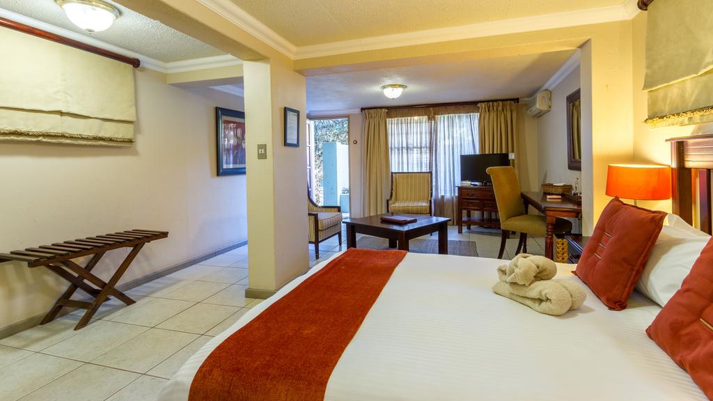 Joern'S Gaestehaus Mbombela Quarto foto