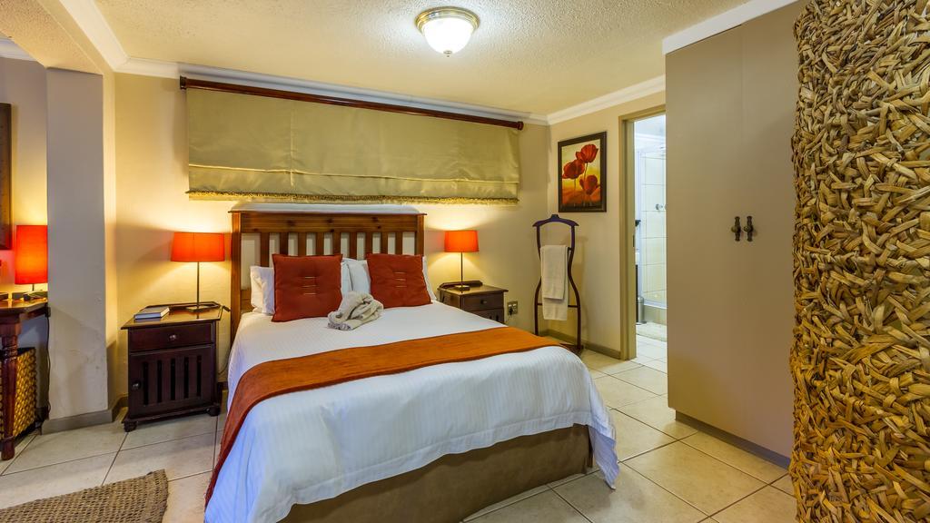 Joern'S Gaestehaus Mbombela Quarto foto